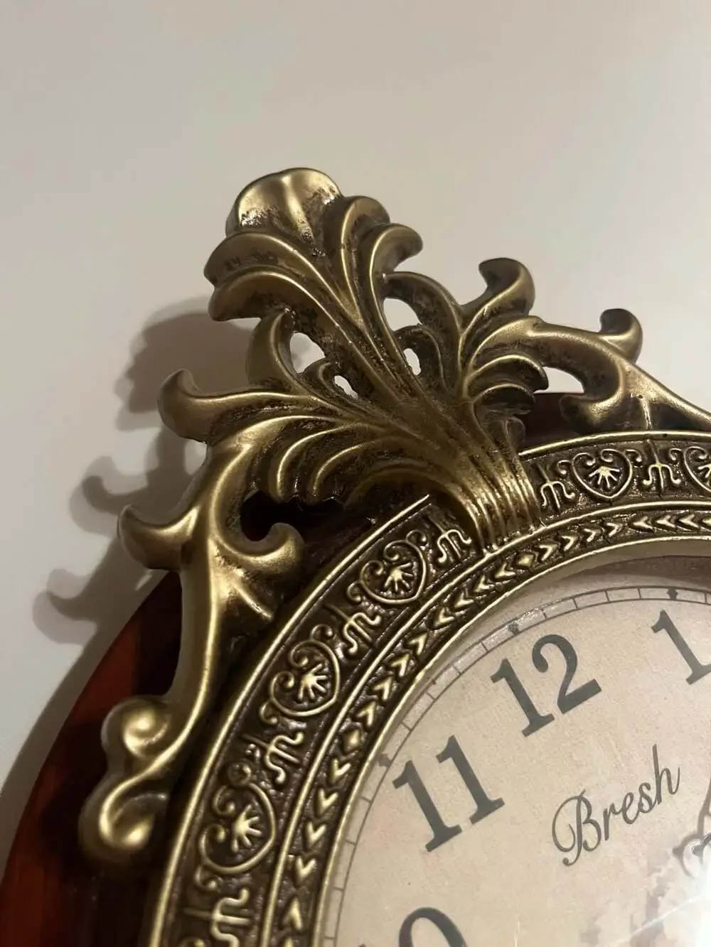 Bresh Vintage-Style Wooden Wall Clock with Decorative Pendulum